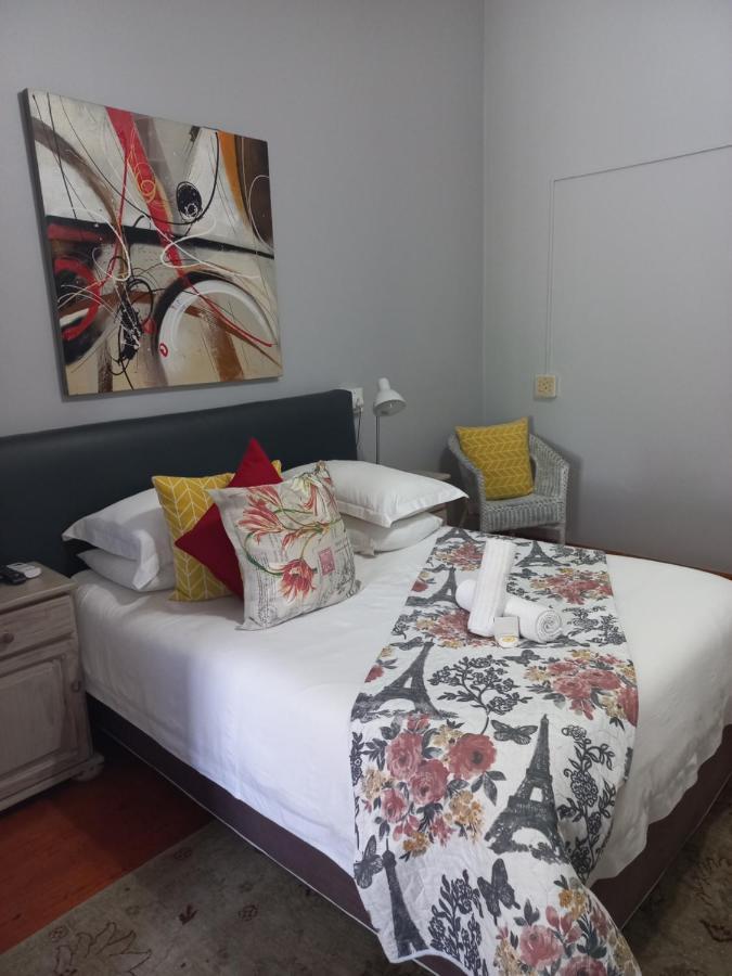 Dreamers Guesthouse - No Loadshedding King William's Town Exteriör bild