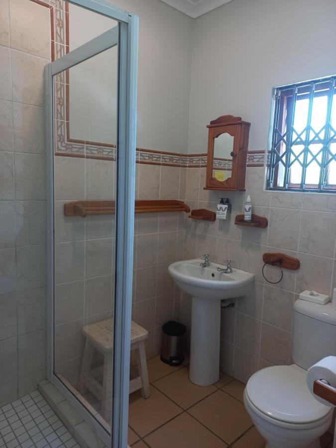 Dreamers Guesthouse - No Loadshedding King William's Town Exteriör bild